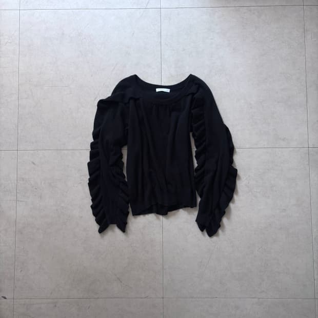 끌로에 프릴디테일 니트