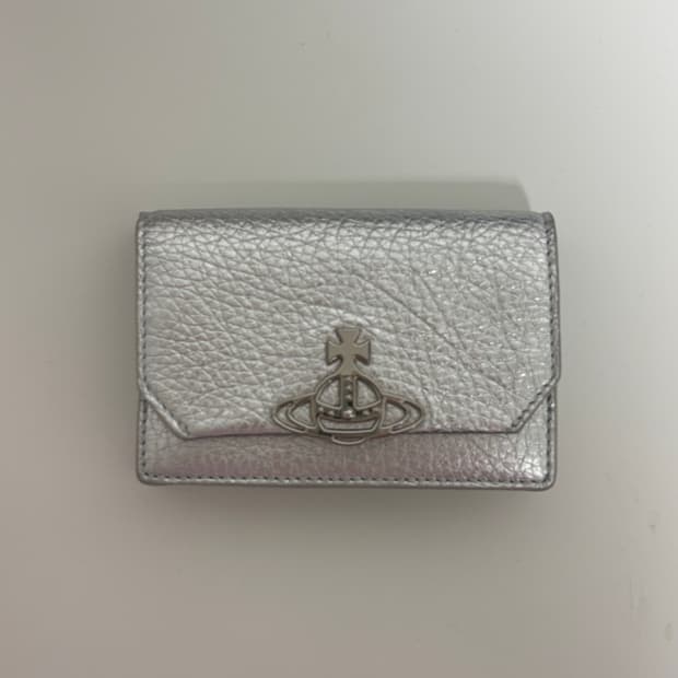 비비안웨스트후드 실버 지갑