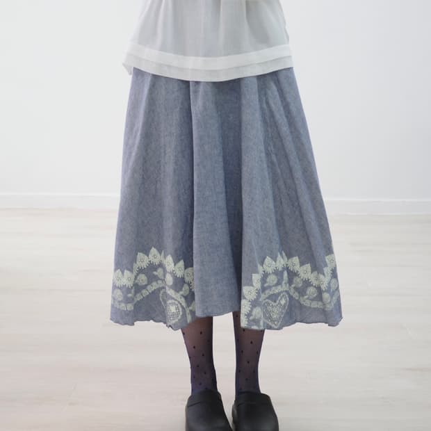 Arrow light denim skirt