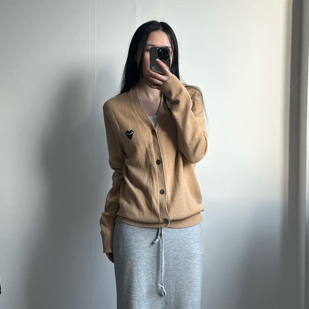 꼼데가르송 플레이 와펜 베이지 니트 가디건