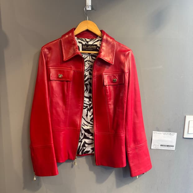 St. John 빨간색 가죽 자켓