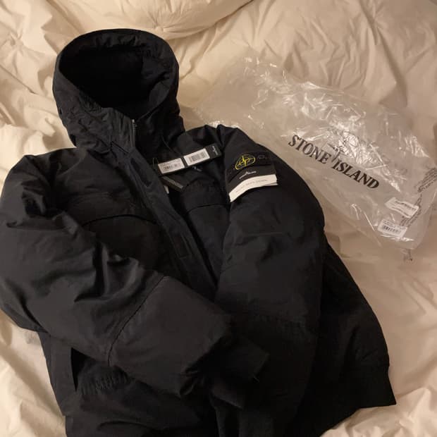 스톤아일랜드 마이크로랩스 다운 L사이즈