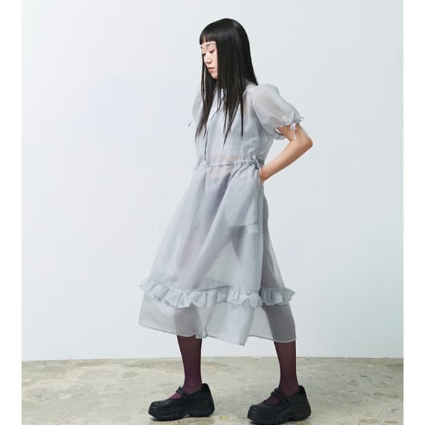 Saengin Studios. 로맨틱 셔링 오르간자 드레스