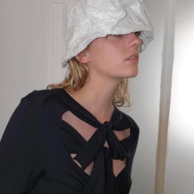 AWESOMENEEDS WAVY RIBBON HAT 어썸니즈 리본 버킷햇