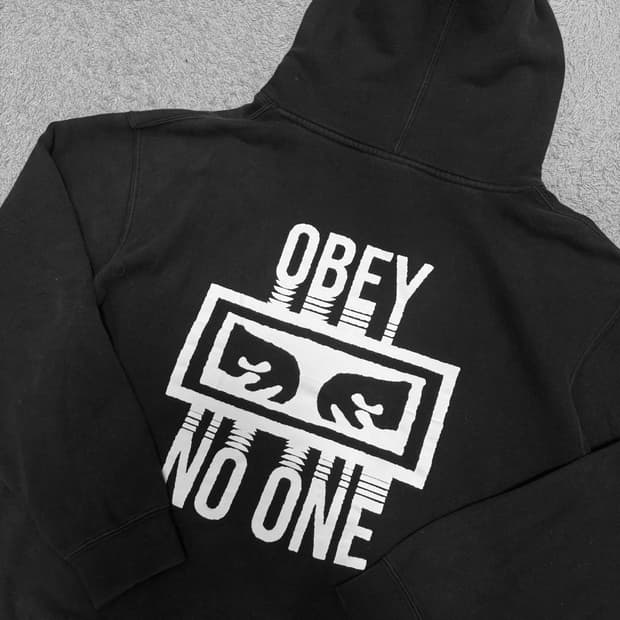 오베이 스플릿 아이즈 후드티