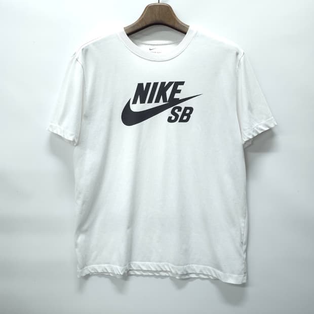 나이키 SB 드라이핏 로고 반팔 티셔츠 화이트(105)