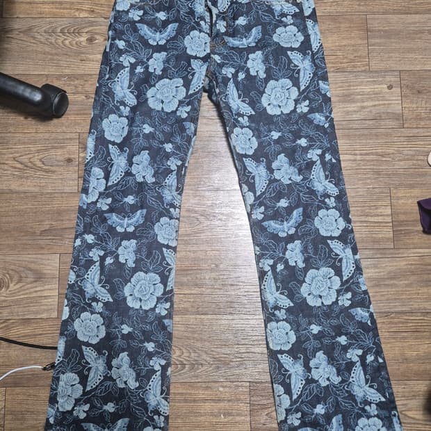 Ozone community 플라워 부츠컷 청바지 급처합니다.