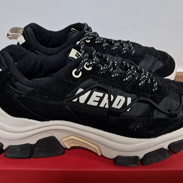 널디 스니커즈 235