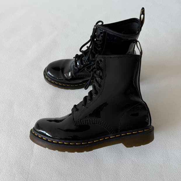 [240-250]닥터마틴(Dr.marten) 유광 8홀 부츠