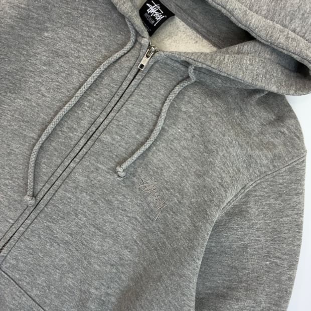 Stussy 스투시00‘s 멜란지 그레이 빅스탁 자수 후드 집업