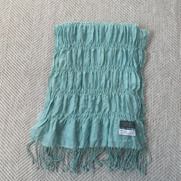 바시에 셔링 텍스처 프린지 머플러