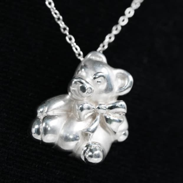 티파니앤코 곰돌이 목걸이 팝니다