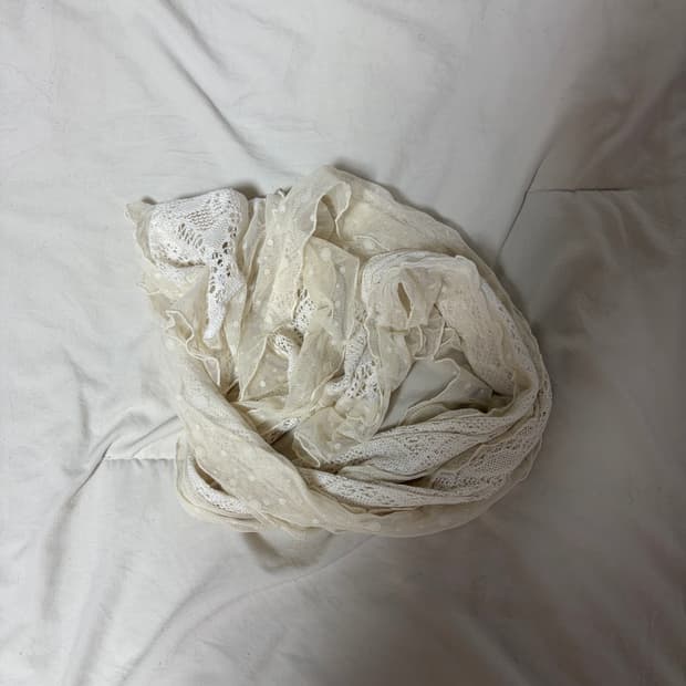 아이보리 도트 레이스 머플러