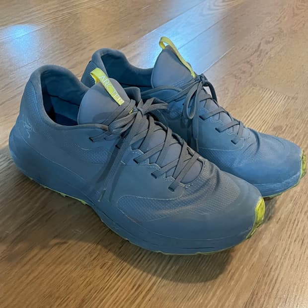 아크테릭스 노반 런닝화 265