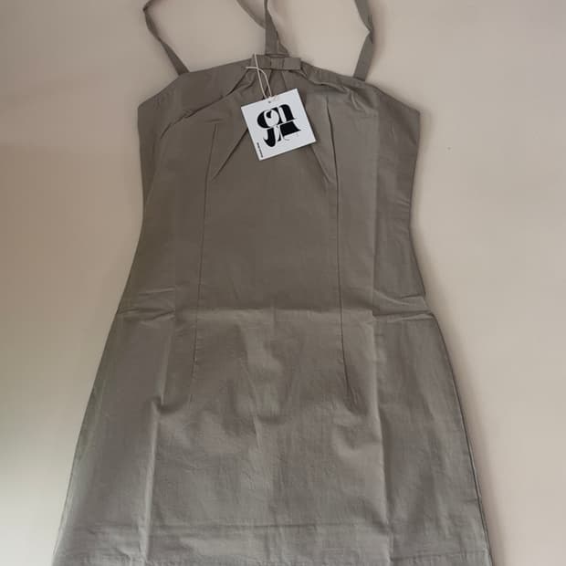 const 리본 홀터넥 미니 원피스 (카키)