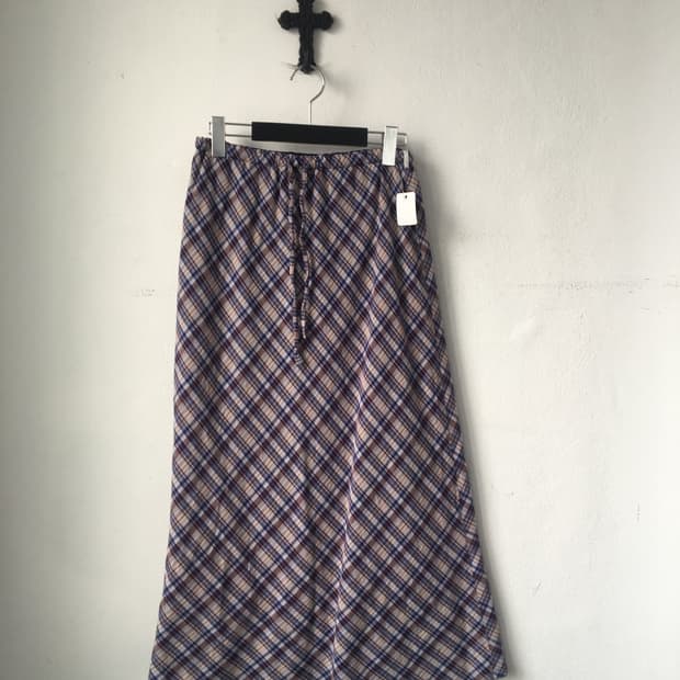 Check pattern skirt