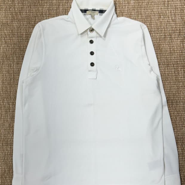 버버리 화이트 긴팔 카라티