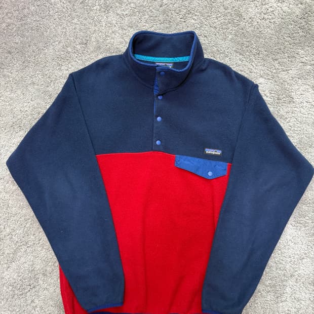 파타고니아 신칠라 클래식레드 m