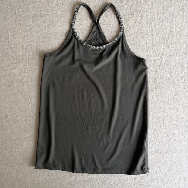 sleeveless top