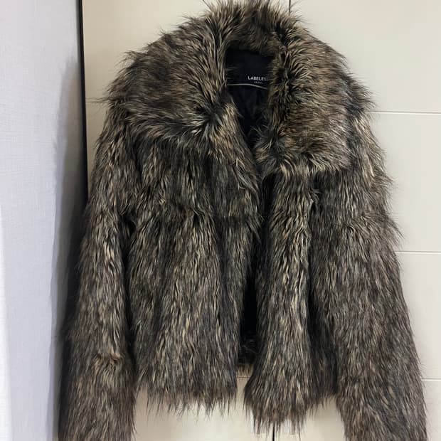 레이블리스 브라운 퍼 자켓 brown fur jacket