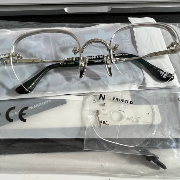 크롬하츠 프로스티드 안경 실버 블랙 판매 합니다