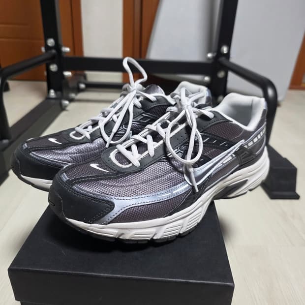 나이키 이니시에이터 스모크 그레이 280