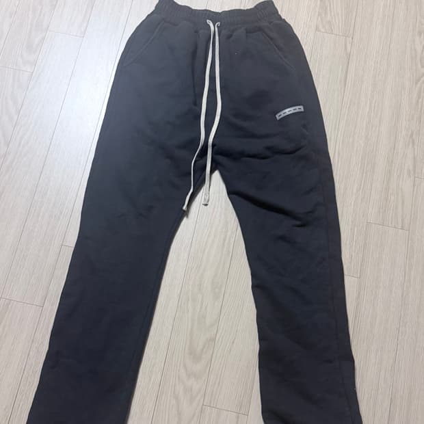 어텐션로우 팬츠