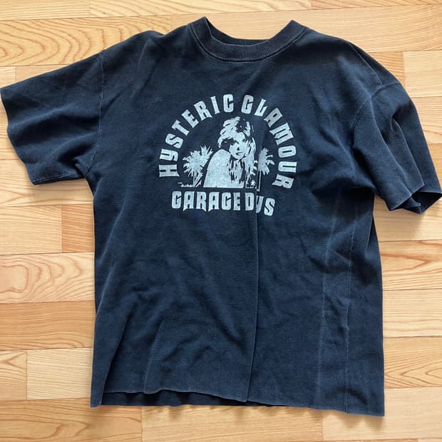 헤스테릭 글래머 반팔