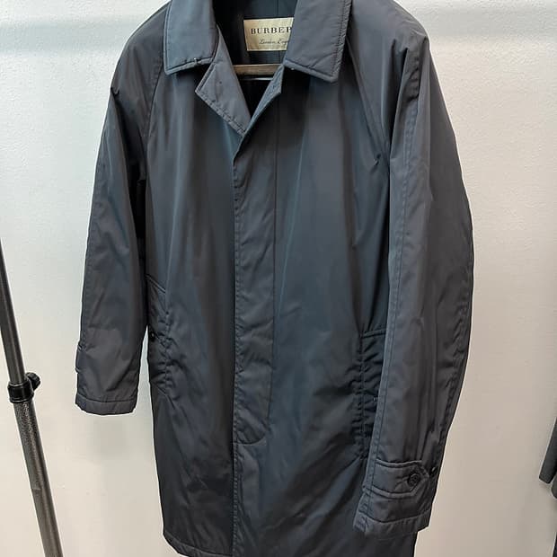 100-105) 버버리 블랙 패딩코트 