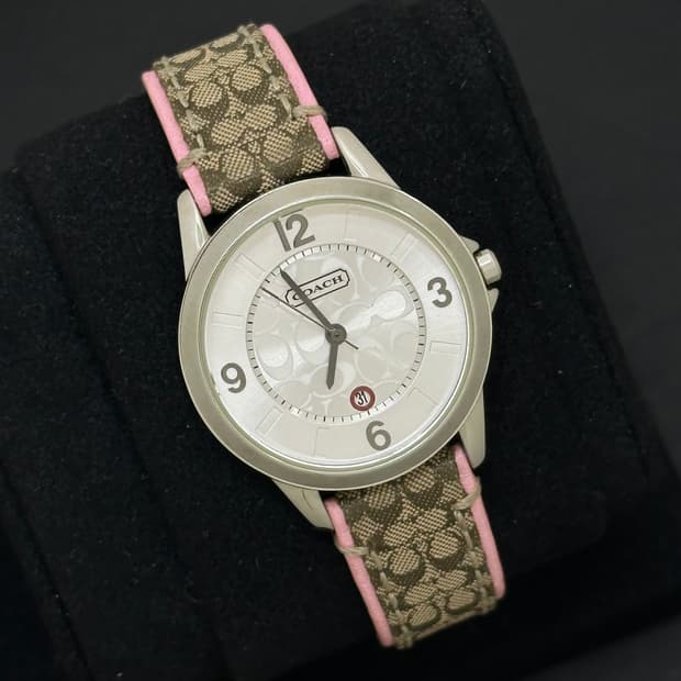 코치 시그니처 패턴 라운드 쿼츠 시계