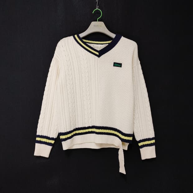 it MICHAA 잇미샤 브이넥 니트