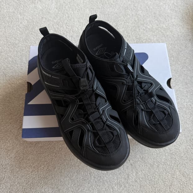 엄브로 컷아웃 샌들 280 사이즈