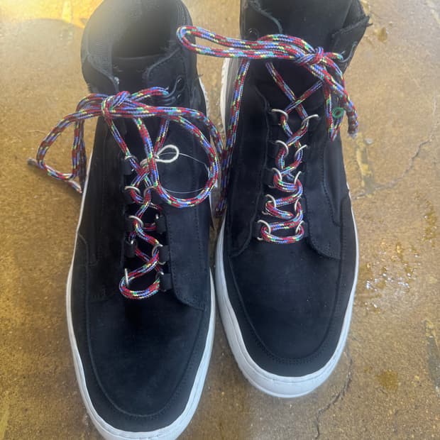 MSGM 블랙 하이탑 스니커즈 + 컬러풀 운동화끈