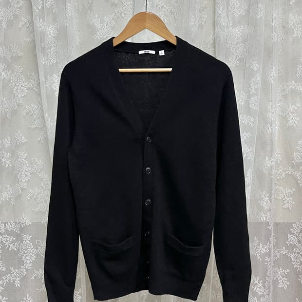 L) 남녀공용 유니클로 브이넥 니트 가디건 블랙