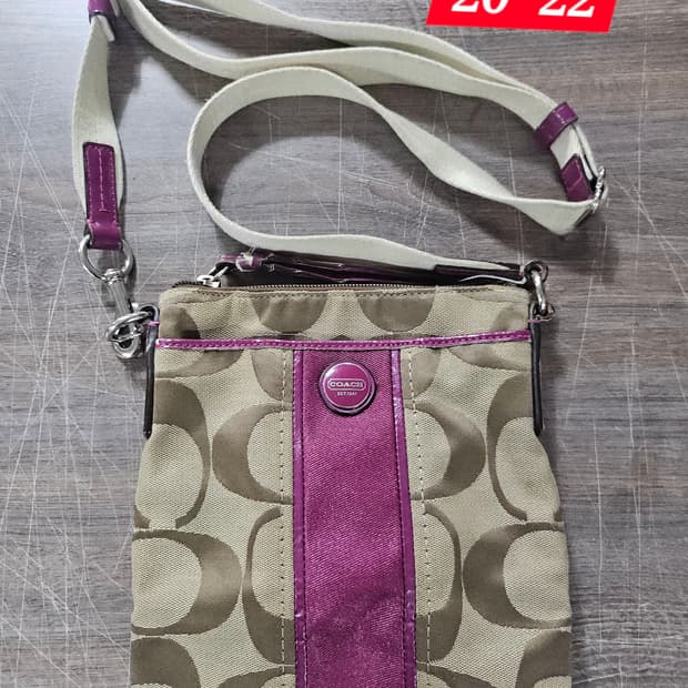 [F] 코치 시그니처로고 퍼플핑크 크로스백 가방