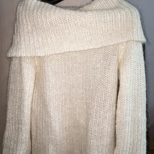 리즈 리사 오프숄더 니트