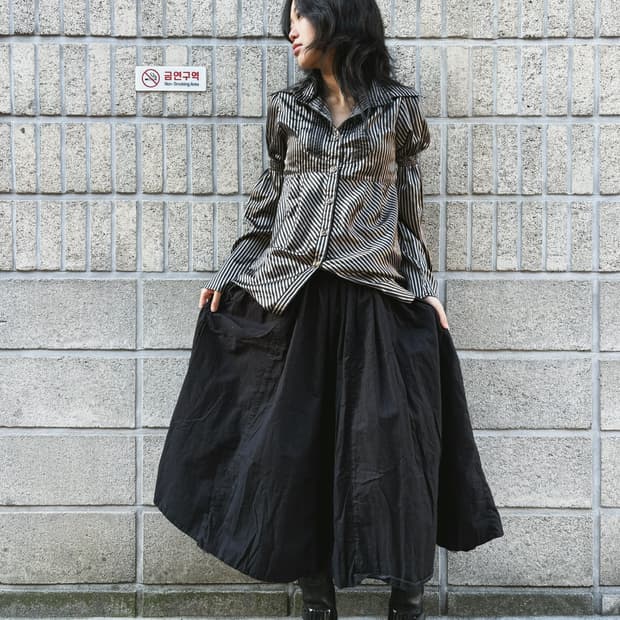 캐피탈 올 블랙 와이드 코튼 스커트