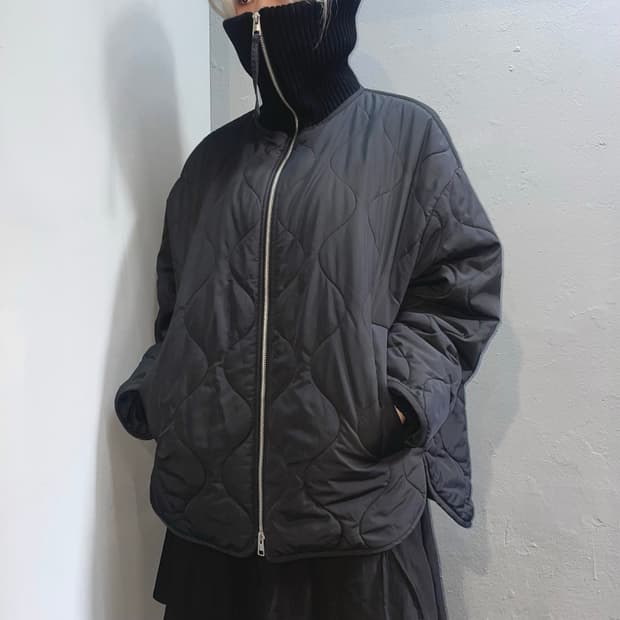 COS 누빔 집업 패딩