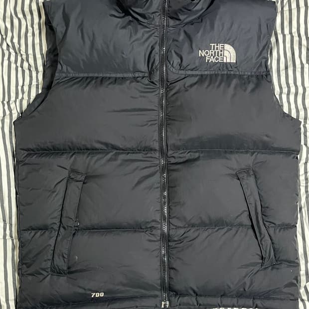 노스페이스 700 중앙로고 패딩 조끼 블랙 M