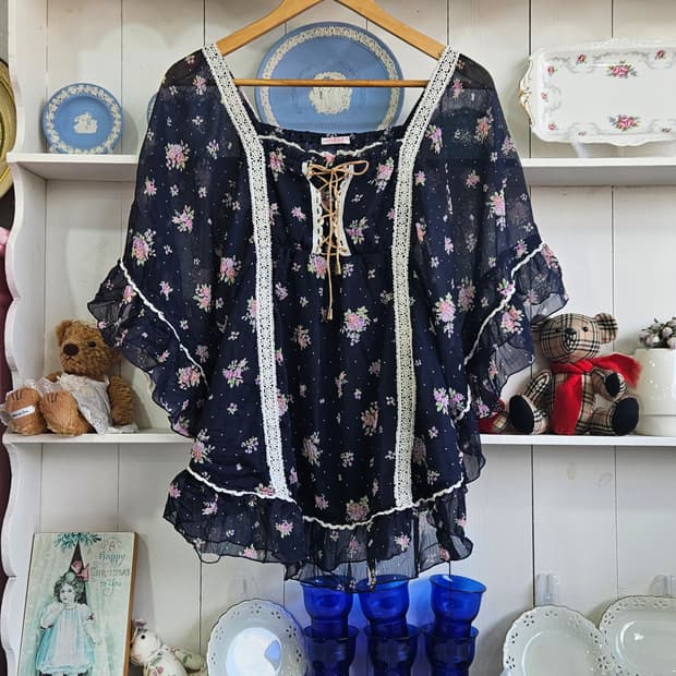 플라워 쉬폰 케이프형 블라우스