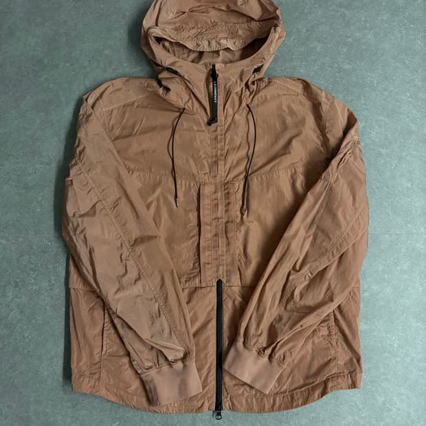 CP컴퍼니 바람막이 L