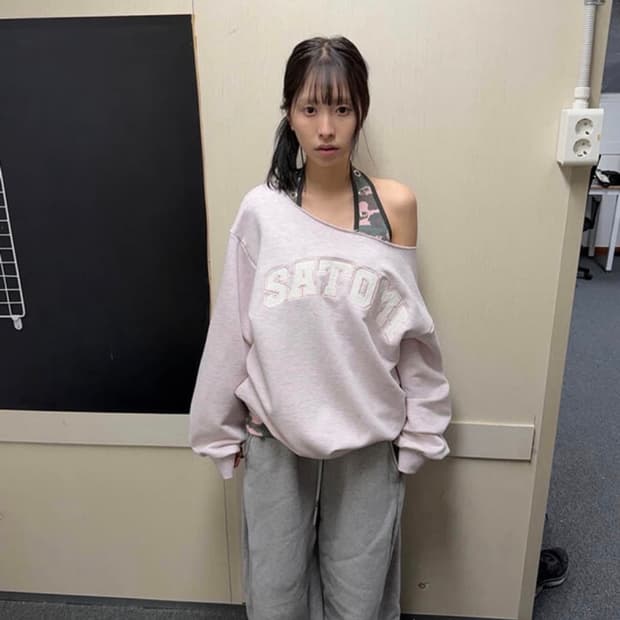 사토미라디오 맨투맨+슬리브리스