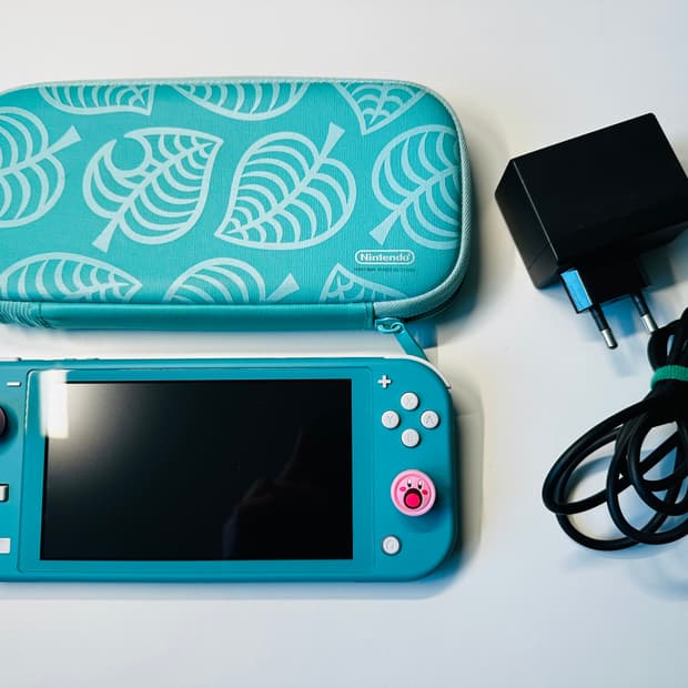 닌텐도 스위치 라이트 터콰이즈 + 충전기, 정품 동숲 파우치 판매