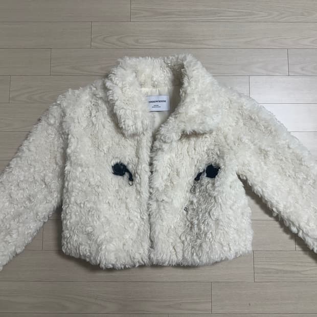 320쇼룸 > Fake Fur Toggle Butto