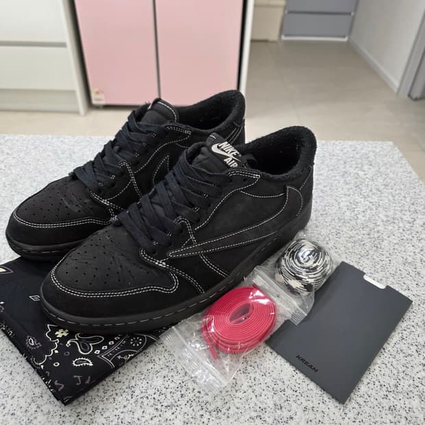 나이키 조던1 스캇 블랙 팬텀 285