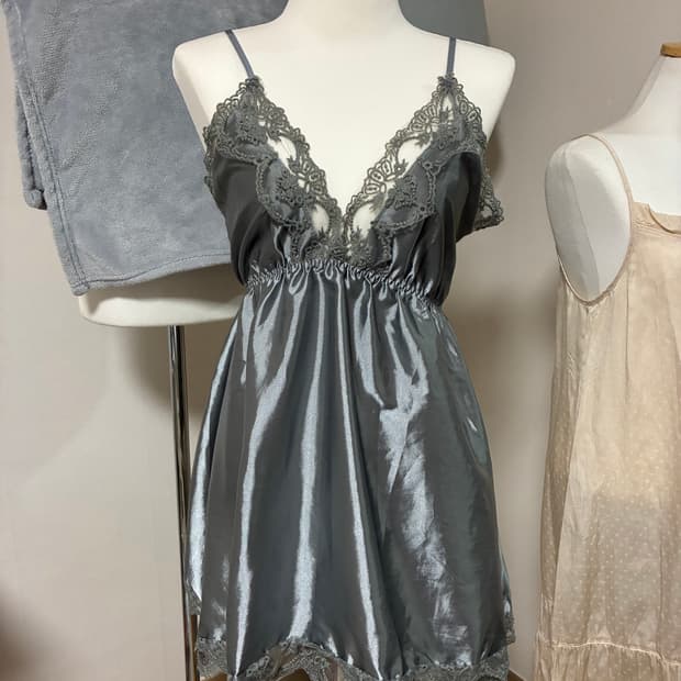 그레이 레이스 슬리브리스