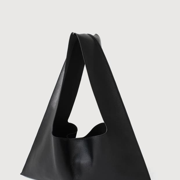 Zisoo(지수) flat large shoulder bag