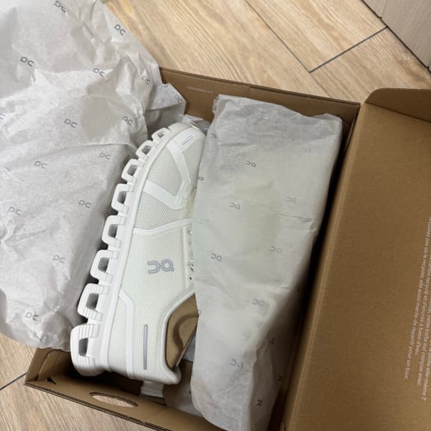 온러닝 클라우드6 새상품