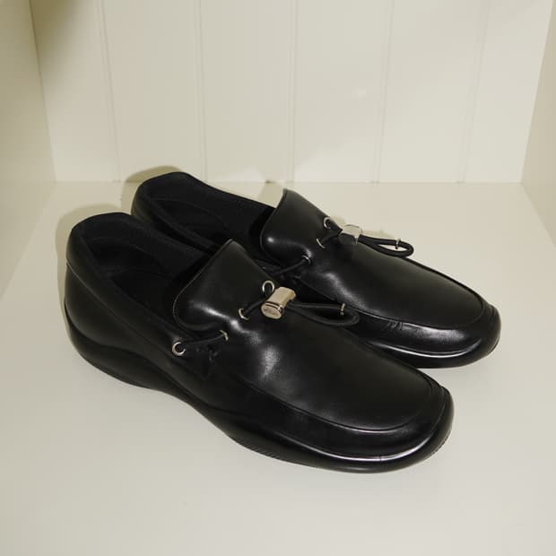 프라다 스트링 로퍼