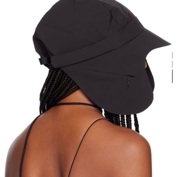 Hyein seo flap hat black 